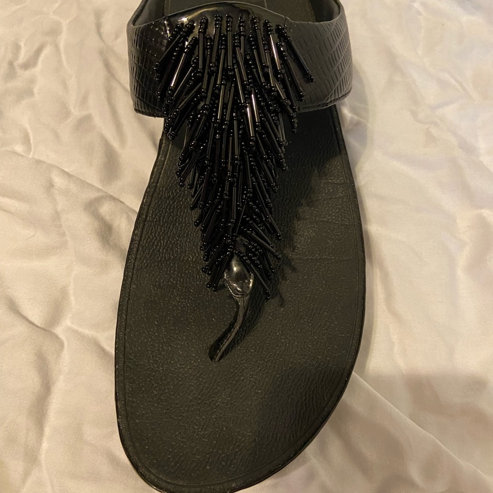 FitFlop Fringed sandals in black. Size 9